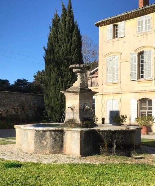 cours-du-chateau-d'arnajon